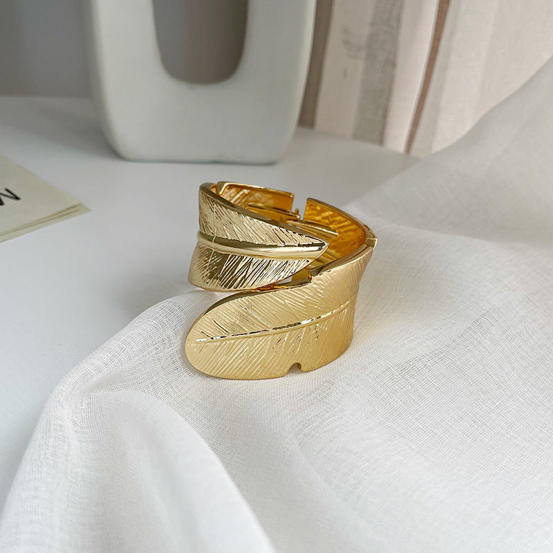 Wide-brimmed Feather Shape Bracelet Napkin Curtain Buckle