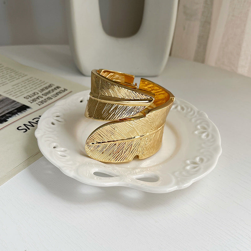 Wide-brimmed Feather Shape Bracelet Napkin Curtain Buckle