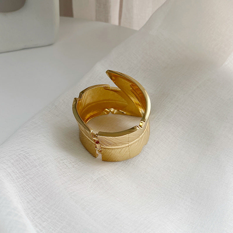 Wide-brimmed Feather Shape Bracelet Napkin Curtain Buckle